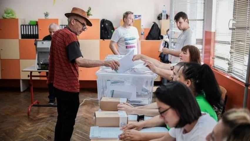 Bullgaria në zgjedhje presidenciale  Yotova kryeson garën mes tensioneve në Detin e Zi