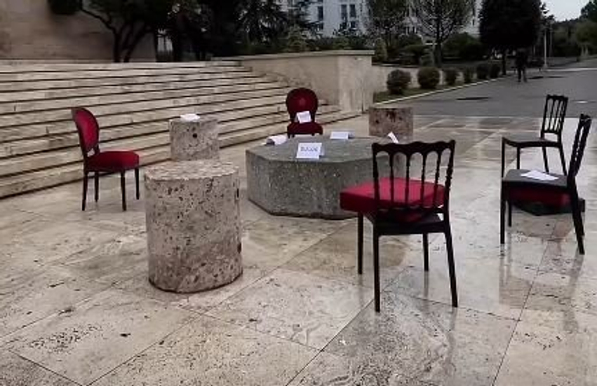 Pas protestës masive të studentëve  Rama përsërit ftesën për dialog  por nuk shfaqet në video