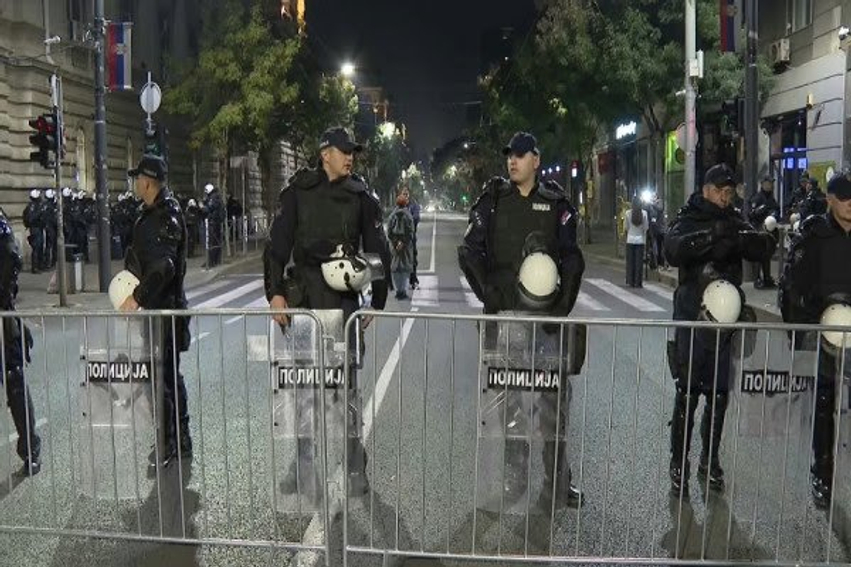 Studentët banorëve të Beogradit  Mos u mblidhni ku ka prani të policisë dhe personave me rroba civile