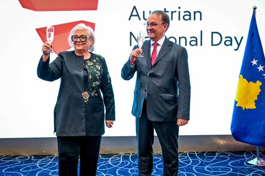 Shiroka Pula çmon kontributin e Austrisë në KFOR