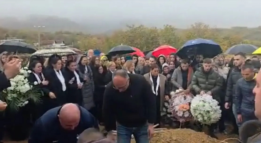 arlinda-zekajt-i-jepet-lamtumira-e-fundit-lot-e-merzi-ne-varrimin-e-saj