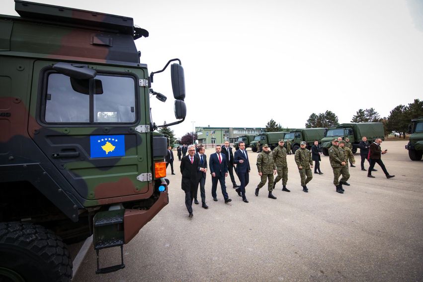 fsk-ja-pranon-12-kamione-ushtarake-nga-mercedes-benz-maqedonci-paralajmeron-dhjetera-te-tjere-per-vitin-2027