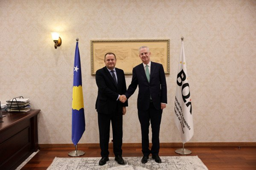 Ismaili takon ambasadorin e ri të BE së në Kosovë  BQK ja drejt aplikimit në SEPA