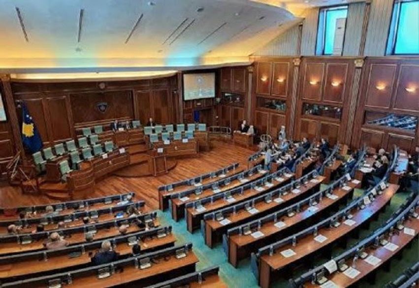 Opozita kundërshton rishikimin e buxhetit  thotë se po bëhet për të mbuluar shpenzimet e pagës së 13 të