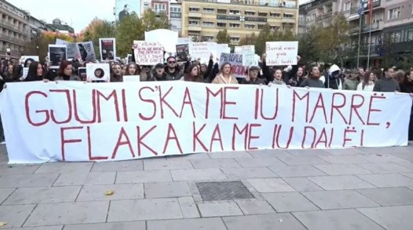 Do të vazhdojnë protestat  edhe të shtunën kërkohet përgjegjësi institucionale për vrasjen e Arlinda Zekajt