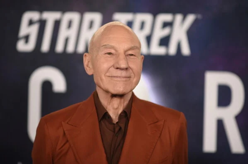 Vdes aktori Patrick Stewart në moshën 86 vjeçare  kolegët shprehin ngushëllime