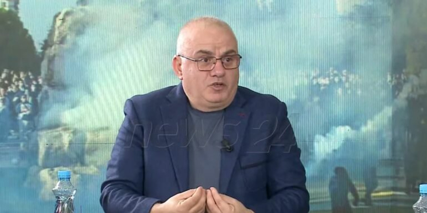 Dhuna policore në protestë   Studentë  vajza  të moshuar janë rrahur   Artan Hoxha  Antifa në Shqipëri është Rama dhe strukturat e tij 