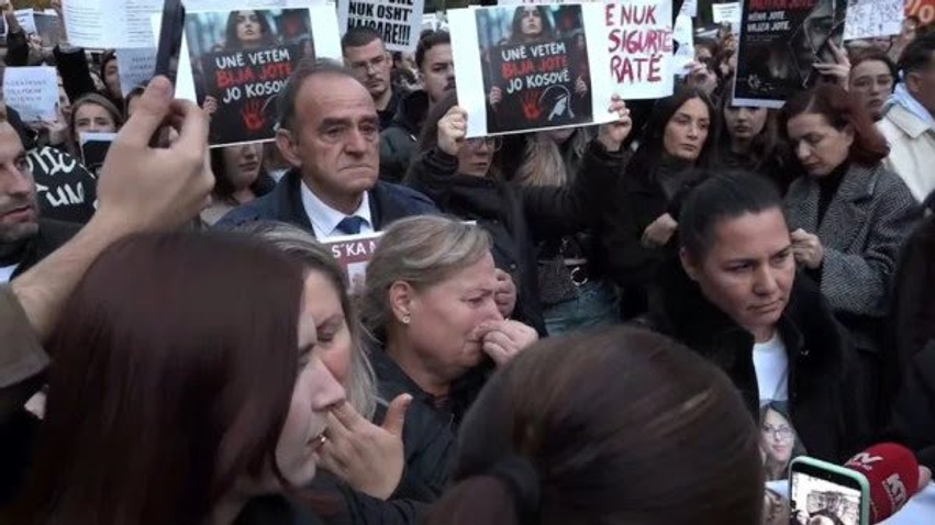 peja-sot-ne-proteste-kunder-vrasjes-se-grave-marshim-drejt-institucioneve-te-drejtesise