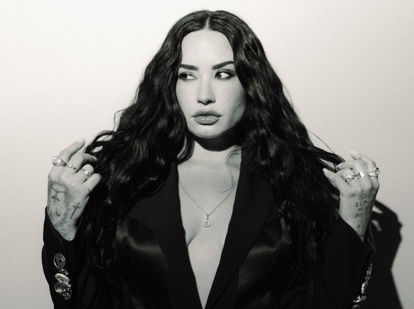 Demi Lovato sfidon kohën, fansat mahniten nga pamja e saj pas një dekade 2 Image
