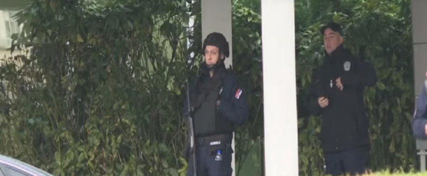 police-te-armatosur-para-bankes-ne-pronesi-te-magnatit-te-lidhur-me-vuciqin-ne-beograd