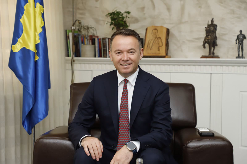 Faton Peci kritikon protestën e kryetarëve të komunave
