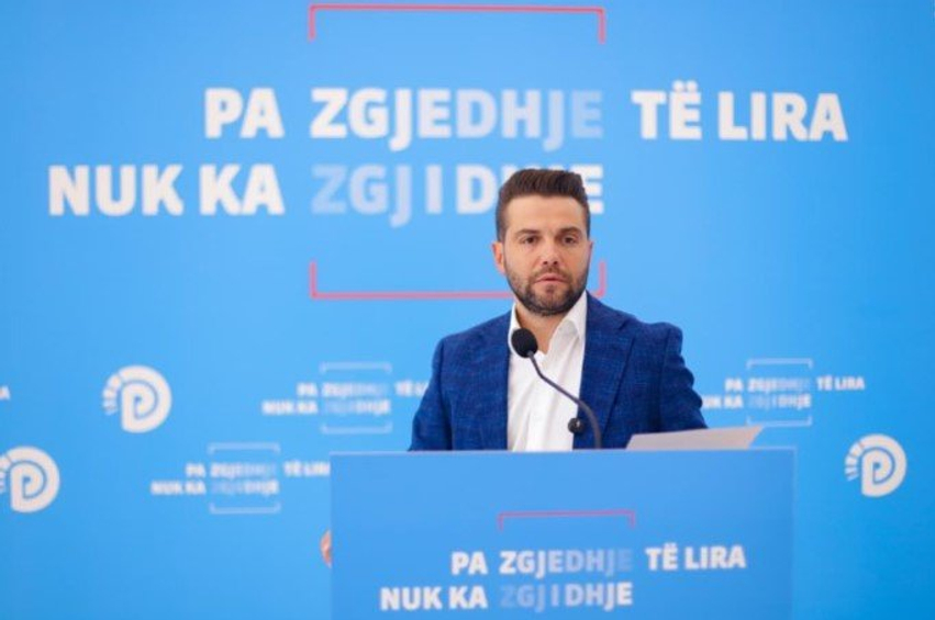  Gjërat po shkojnë në vendin e tyre   Muçollari  Berisha drejt SHBA  Rama në gjyqe