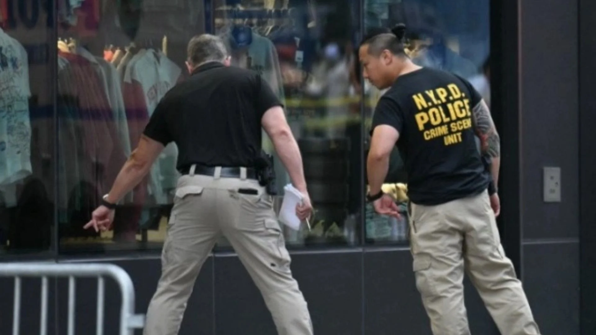 Sulm me thikë në Times Square, dy viktima dhe një i plagosur rëndë, autorja refuzoi t’iu bindej urdhrave të policisë dhe u qëllua nga efektivët