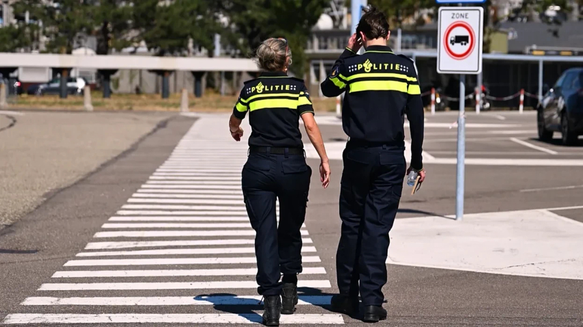 te-shtena-me-arme-ne-holande-nje-i-vdekur-dhe-dy-police-te-plagosur
