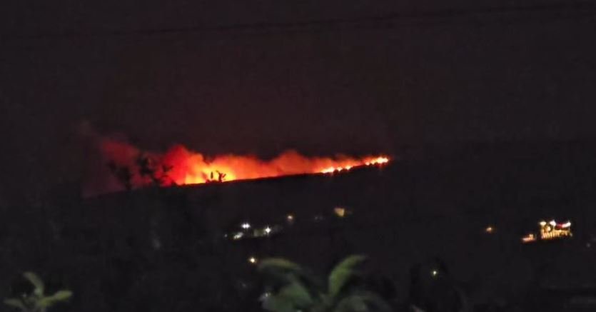 17 vatra zjarri në të gjithë vendin, 4 mbeten aktive/ Angazhohen 164 forca dhe 2 helikopterë