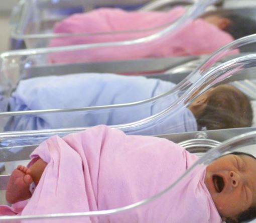 55.000 dollarë për çdo fëmijë deri në moshën 17-vjeçare, kryeministri i Singaporit shpall politikat mbështetëse për familjet