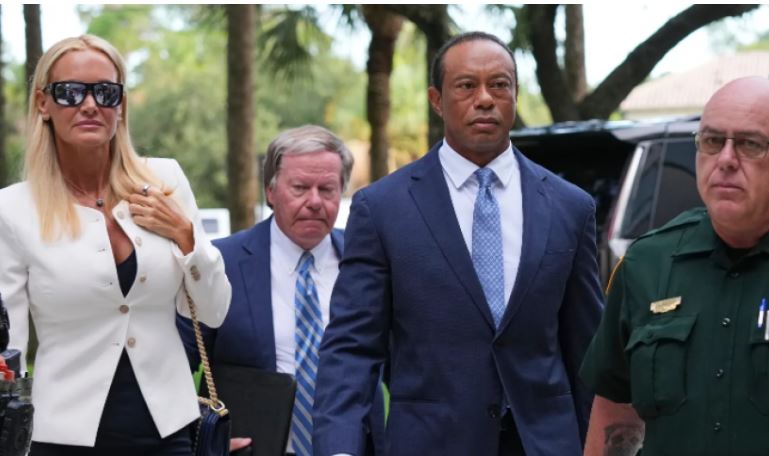 Tiger Woods dënohet me 5 vite pa patentë, shmang burgun pas marrëveshjes për aksidentin