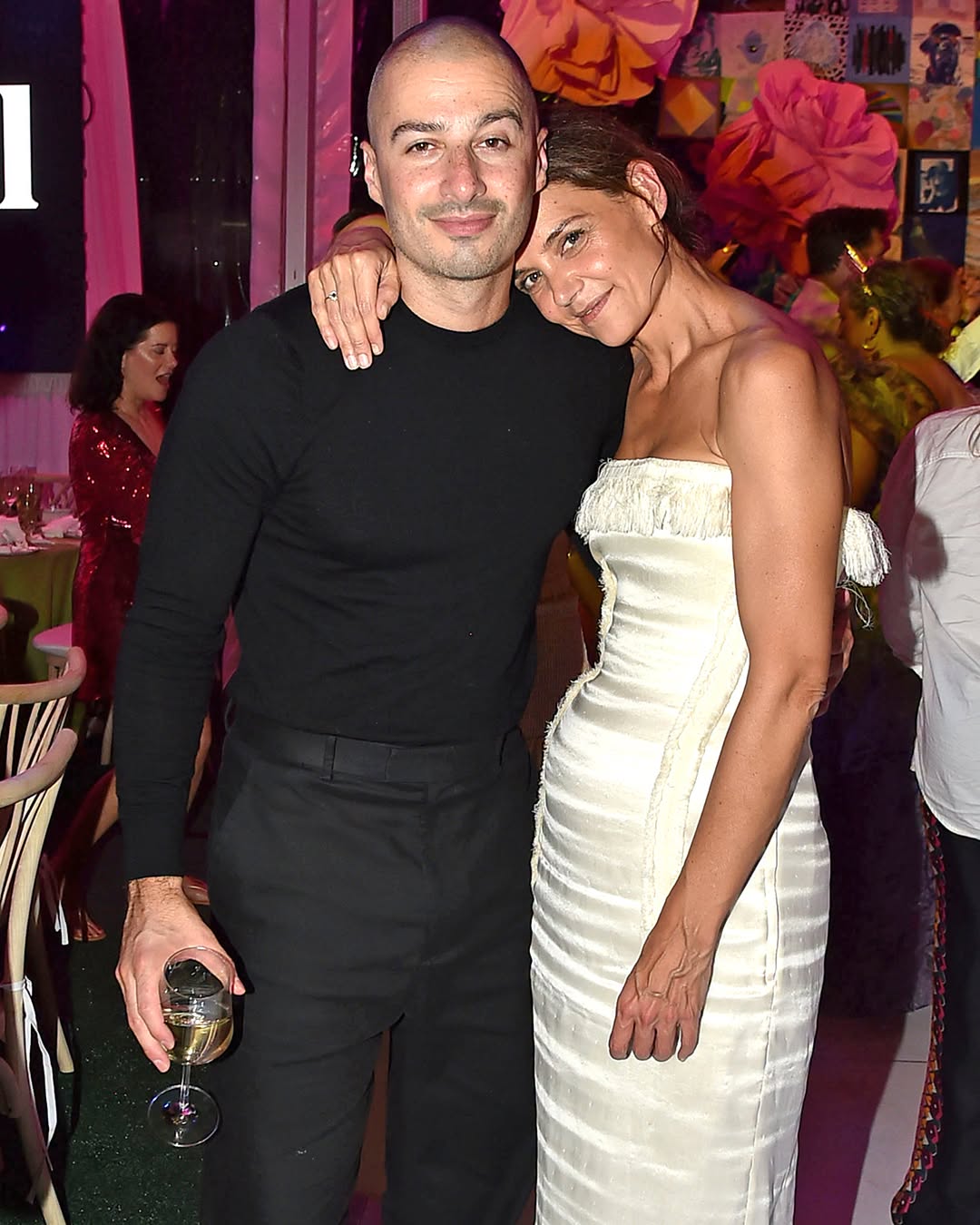 Katie Holmes zyrtarizon lidhjen me artistin Jason Bard Yarmosky, zgjedh ditëlindjen e tij për ta bërë publike romancën
