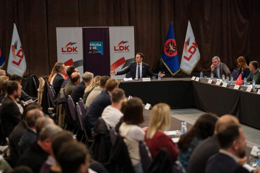 tahiraj-flet-per-marreveshjen-ldk-lvv-dhe-qendrimin-e-gjashte-deputeteve