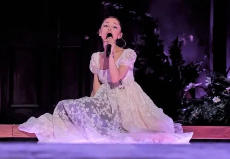 Mes emocioneve dhe lotëve, Ariana Grande përfundon turneun dhe tërhiqet nga jeta publike
