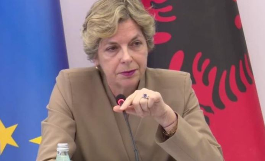 Jep dorëheqjen nga detyra ministrja e Shëndetësisë  Evis Sala