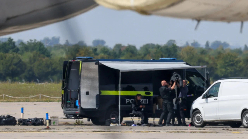 Sulmi me dron në aeroportin e Lajpcigut  identifikohen dy autorët e dyshuar  media gjermane  Janë shtetas rusë