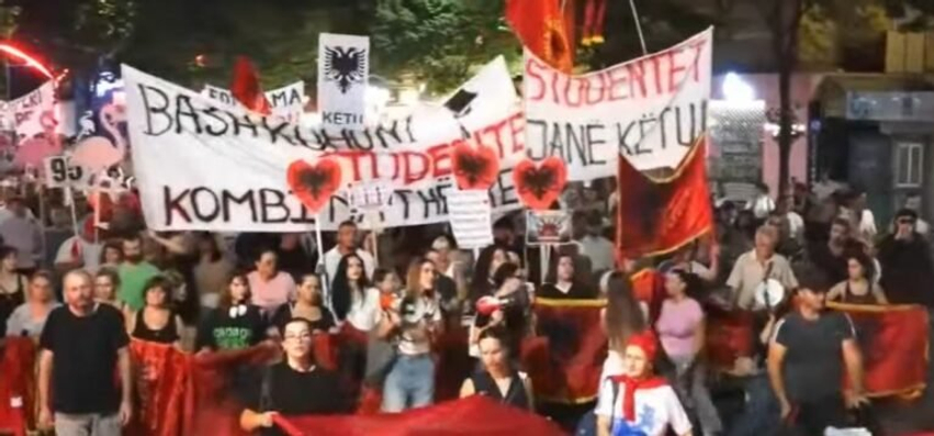  Populli i bashkuar  pushteti i tmerruar   Revoltë kundër të gjithë klasës politike  qytetarët kërkojnë dorëheqjen e panegociueshme të Ramës
