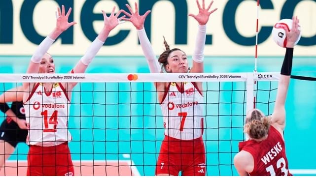 Turqia eliminon gjermanet, do të përballet me Serbinë në gjysmëfinalen e Kampionatit Evropian 