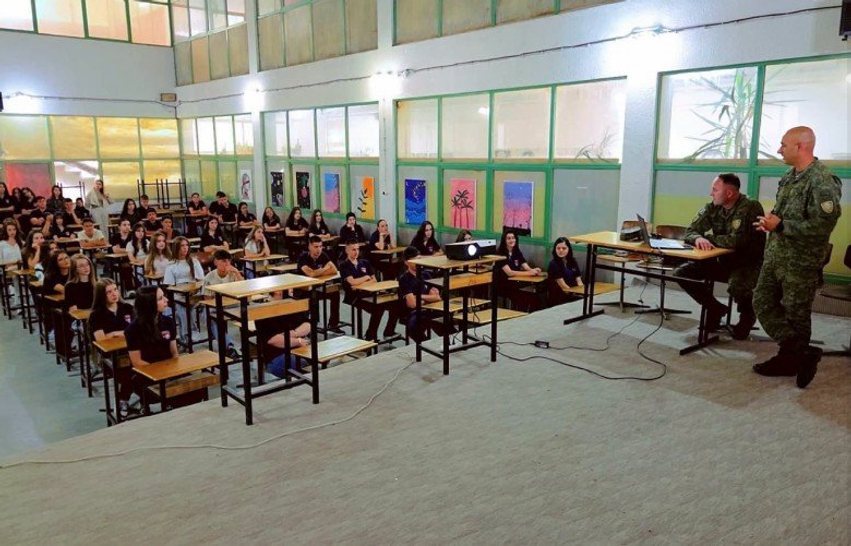 FSK ja vetëdijëson nxënësit në Dragash për reagimin në situata emergjente