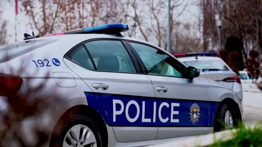 E kanosi fqinjin në Leposaviq  policia s e gjen të dyshuarin në shtëpi