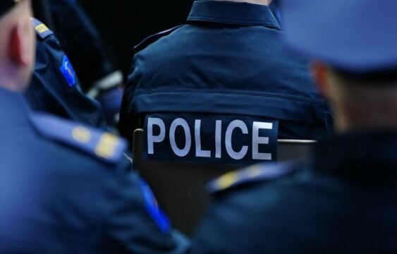 Policia sekuestron mbi 16 kilogramë marihuanë në Pejë e Ferizaj, tre të arrestuar