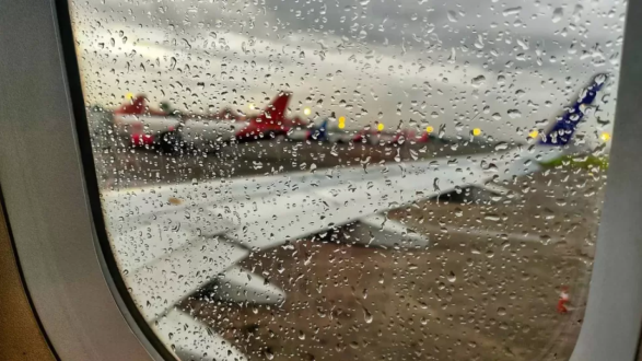Stuhia në Shkup detyron avionin nga Cyrihu të devijojë drejt Prishtinës 