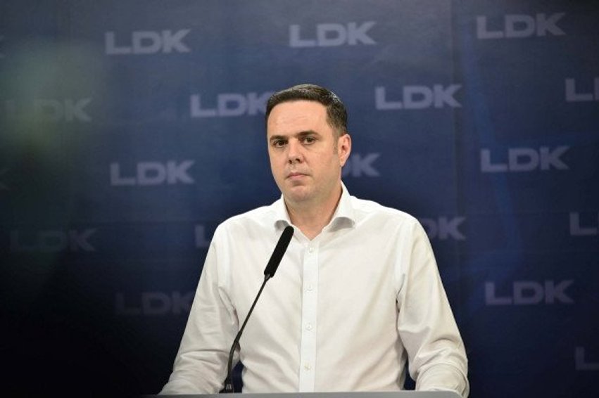 Lumir Abdixhiku dhe hapësira që iu ngushtua çdo ditë