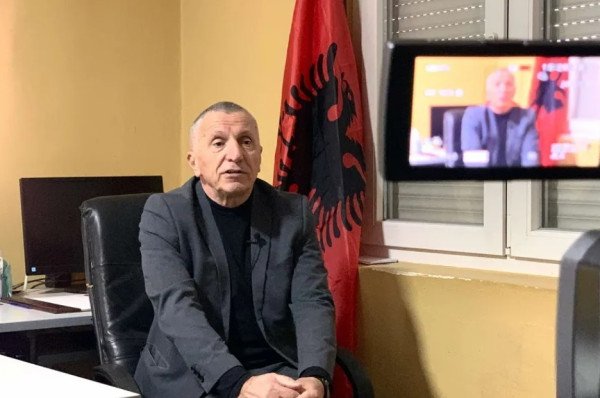 ​Kamberi: Kujt dhe pse po i pengojnë policët shqiptarë në Luginën e Preshevës?