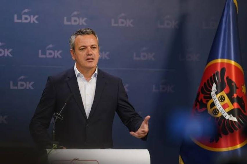 familja-e-haki-imerit-i-reagon-gashit-grenelli-nuk-eshte-amerika-ai-eshte-kunder-kosoves-lumir-mos-lesho-pe