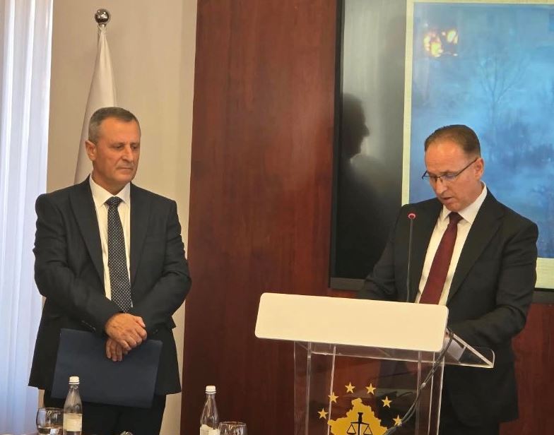 Tanke, artileri – aktakuzë për krimet e luftës në Prekaz: Çfarë përmban dosja për vrasjen e familjes Jashari? Isufaj dhe Gashi zbardhin detaje