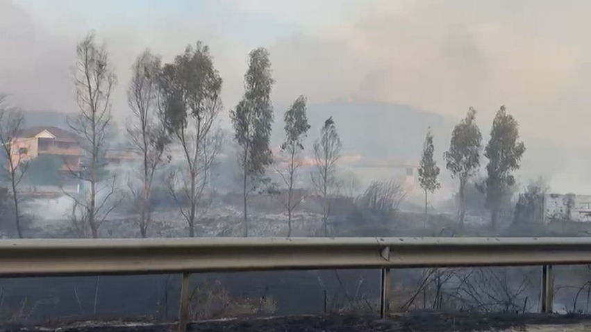 Fieri në betejë me zjarret  90 ushtarë në terren  nis ndërhyrja nga ajri