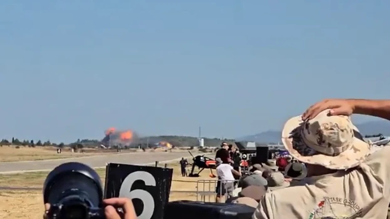 Aeroplani luftarak F-4 Phantom rrëzohet para qindra spektatorëve në Greqi