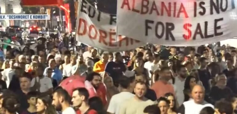 Aktivisti Arben Kola denoncon institucionet shtetërore