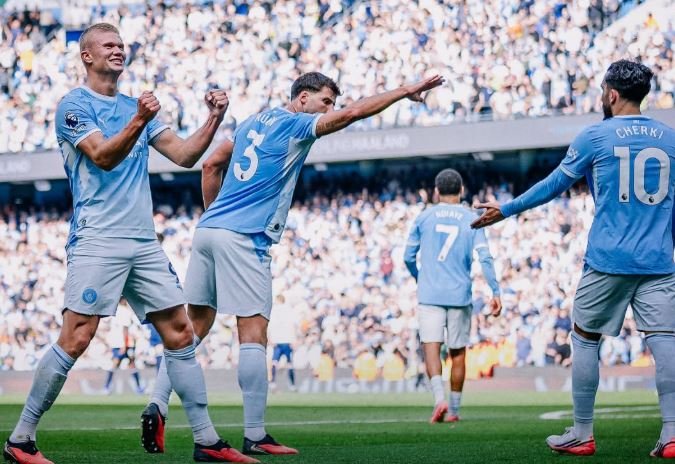 Manchester City mezi fiton 