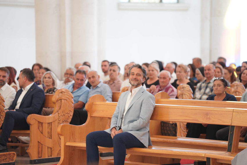 Përparim Rama përkujton Nënë Terezën  Simboli më i fuqishëm shqiptar i dashurisë dhe paqes