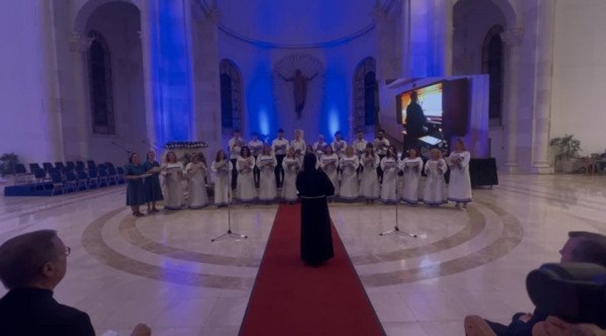Dhjetë vjet nga shenjtërimi i Nënë Terezës  koncert solemn në Katedralen e Prishtinës