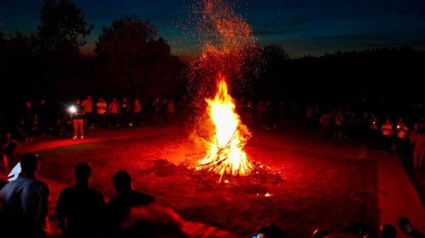 ​Në Llap ndizet “Zjarri i Lirisë” – ish-komandantët e UÇK-së kërkojnë lirinë e çlirimtarëve në Hagë