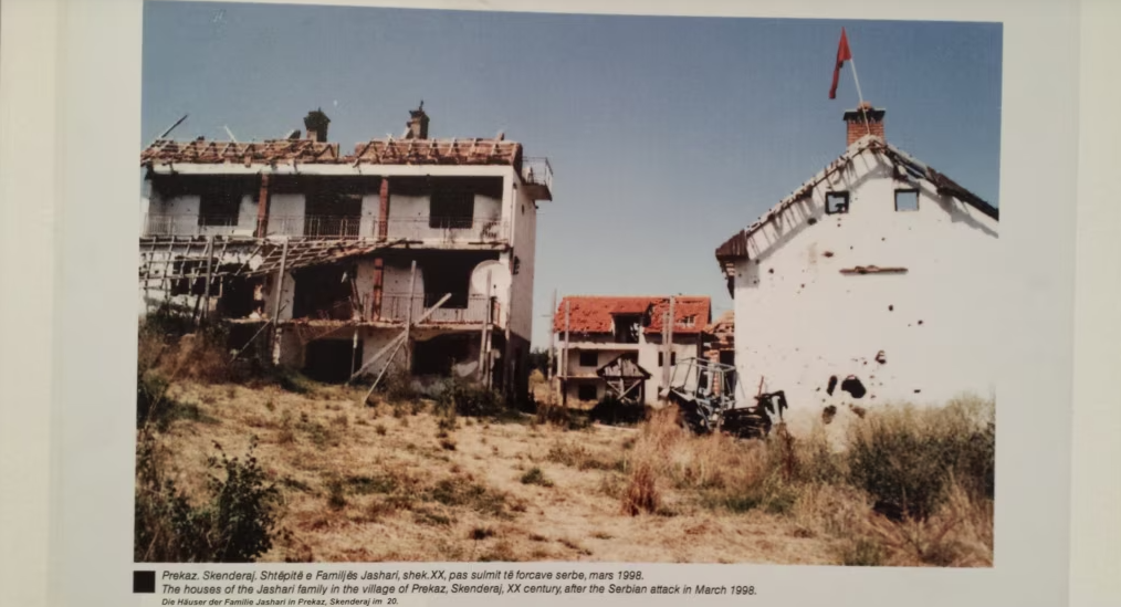 35 serbë nën aktakuzë për Prekazin – Lushaj kërkon të zbardhet edhe zinxhiri komandues