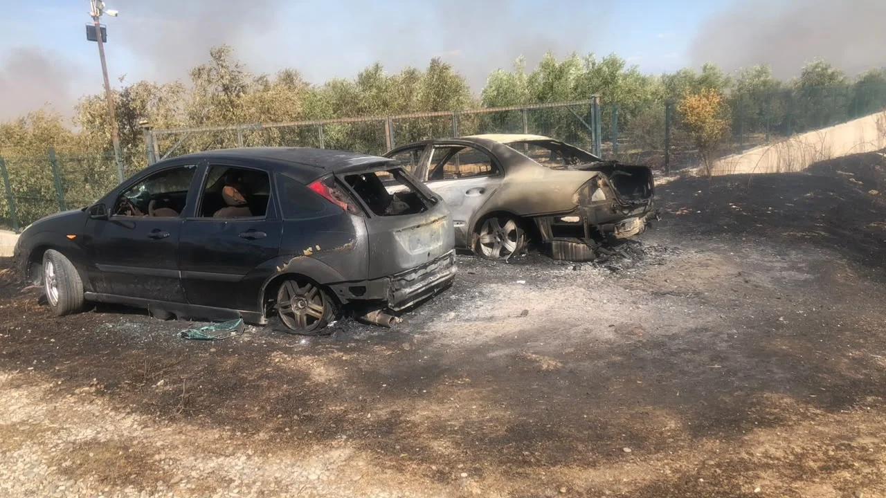 Shkuan në ndihmë të banorëve pas zjarrit në Levan të Fierit, flakët u shkrumbojnë automjetet dy efektivëve të policisë