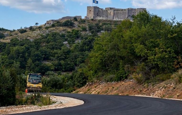 Ka filluar asfaltimi i rrugës Lame–Kllokoq në komunën e Artanës