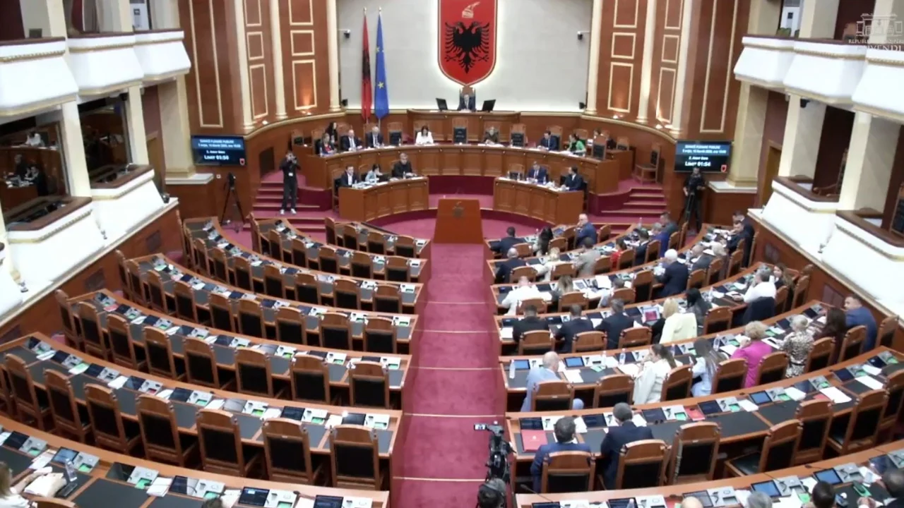 Kuvendi rikthehet në “betejë”/ Harta territoriale, testi i parë, PD paralajmëron ankesë në Kushtetuese dhe referendume