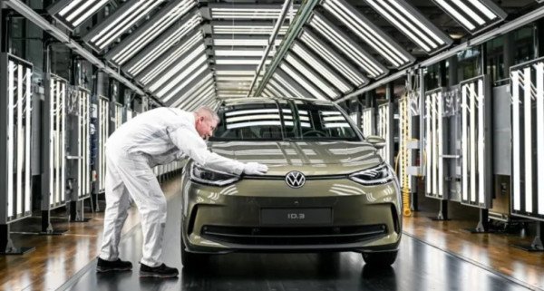​Bordi i Volkswagen miraton planin për të shkurtuar edhe 50,000 vende pune