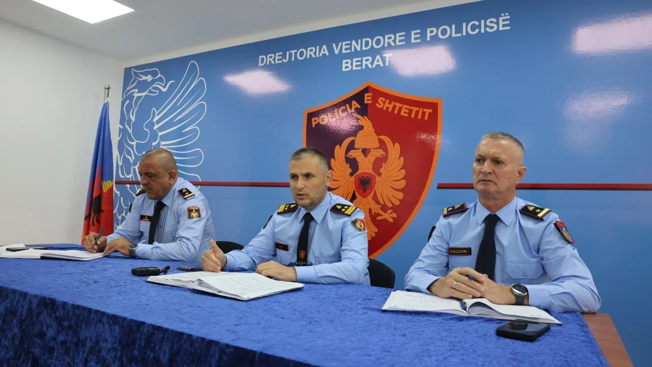 Skender Hita mbledh drejtuesit e Policisë në Elbasan, Berat e Kukës: Shkollat prioritet, goditje ndaj drogës dhe armëve