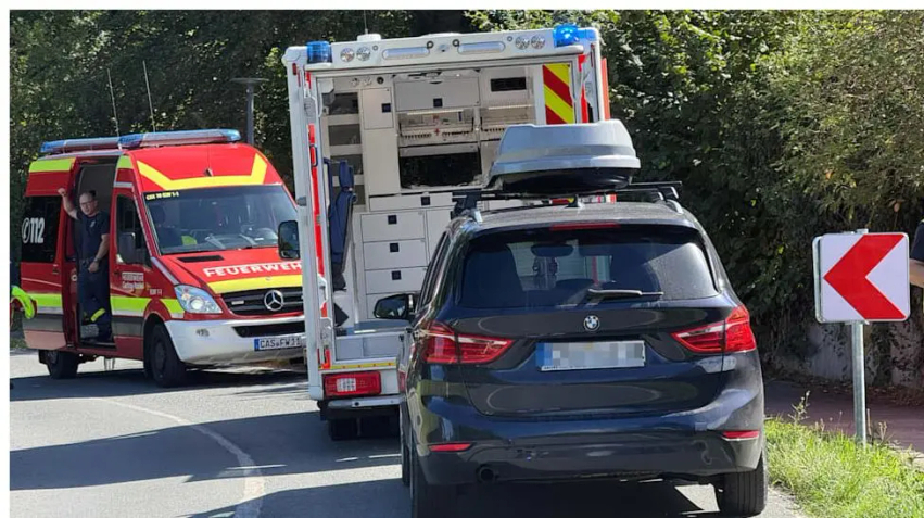 gjermani-femija-bie-nga-nje-veture-ne-levizje-perplaset-me-pas-nga-autoambulanca